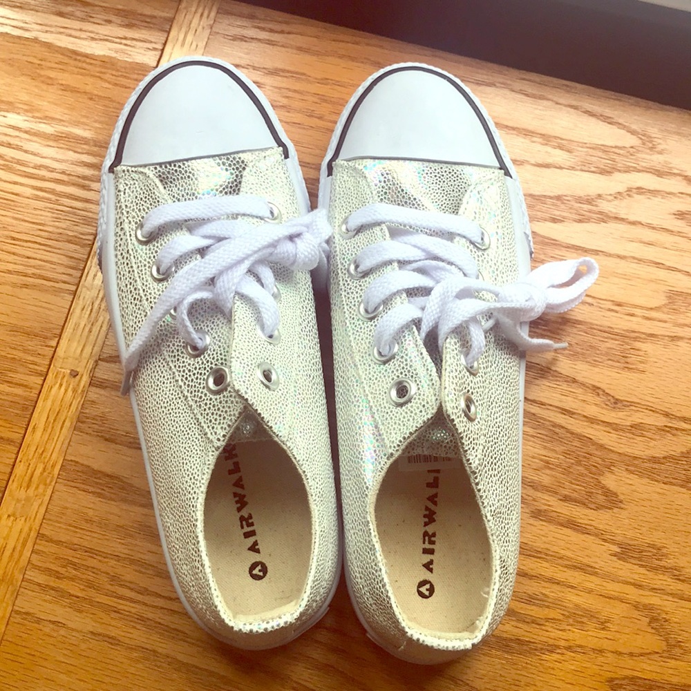 Women’s size 7 Airwalk shoes